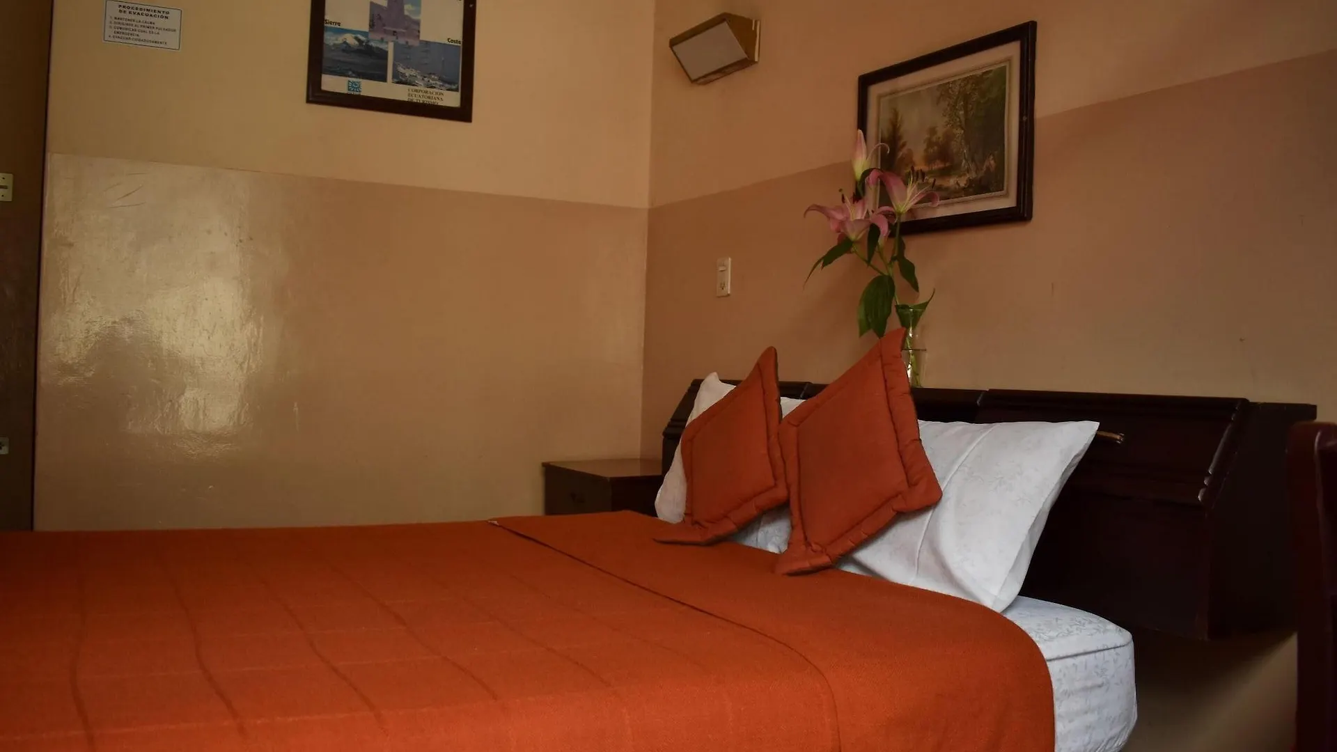 ***  Hotel Huasi Continental Quito Ecuador
