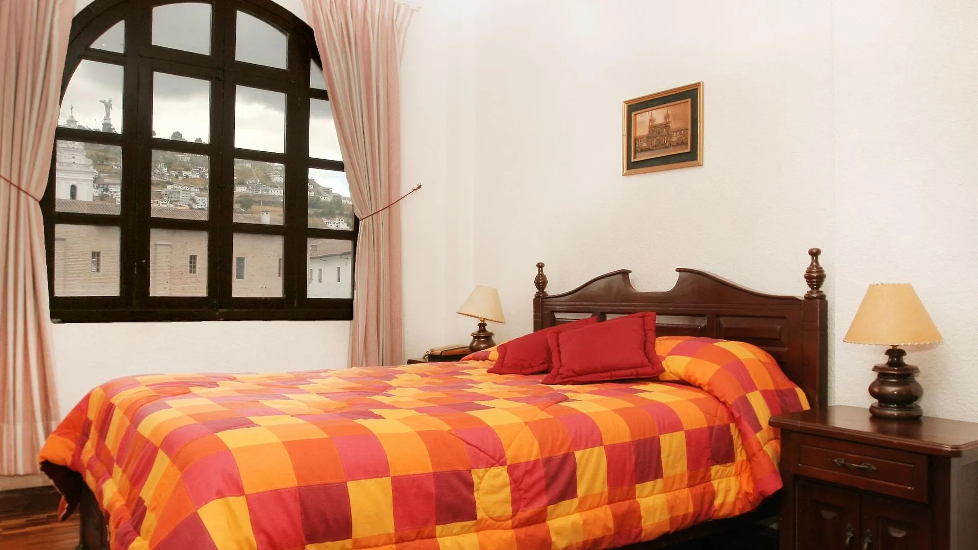 Hotel Huasi Continental 키토