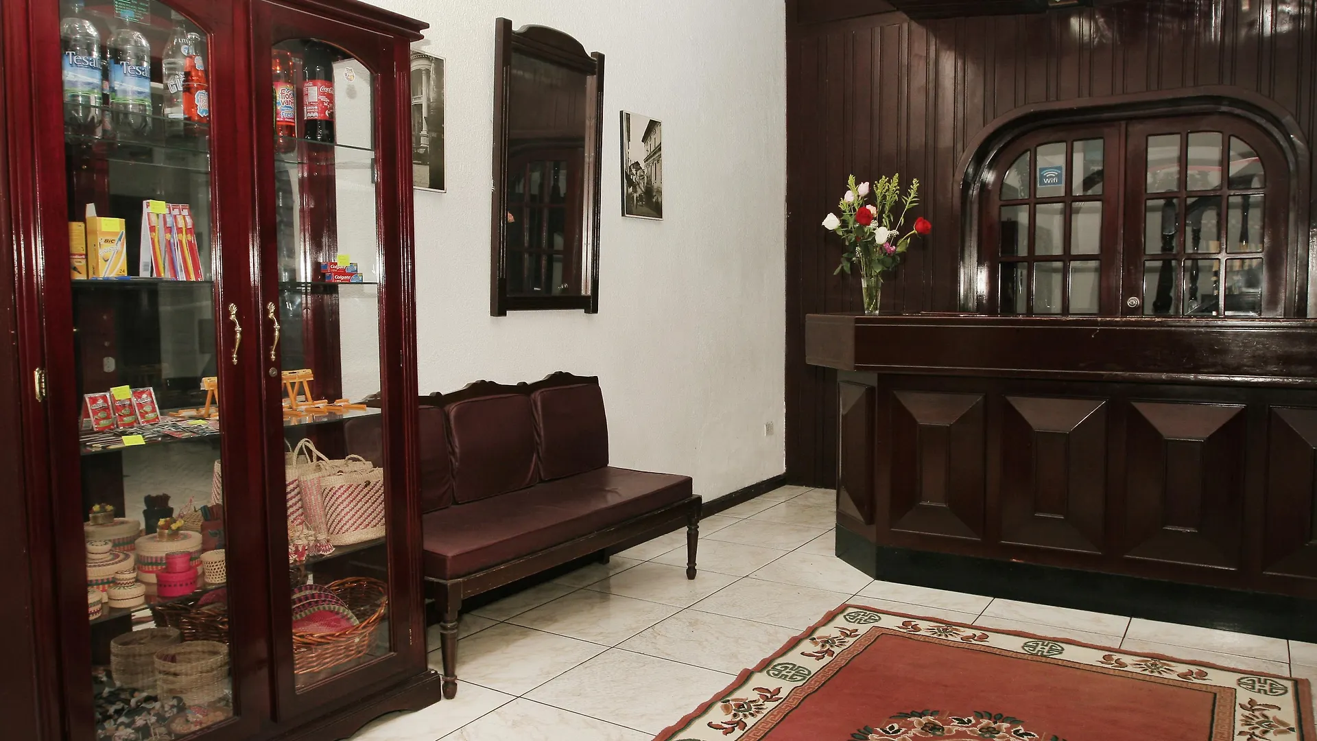 Hotel Huasi Continental 키토