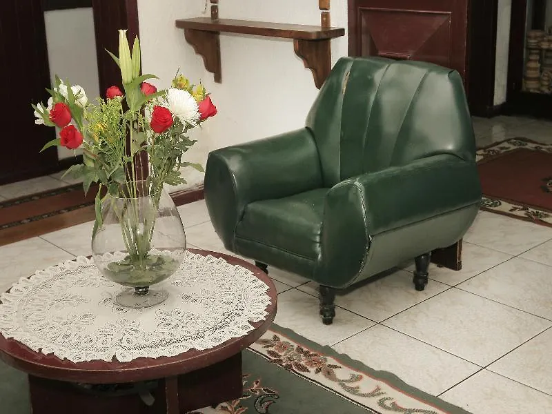 Hotel Huasi Continental 키토